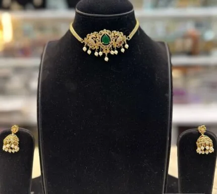 gold-look choker set