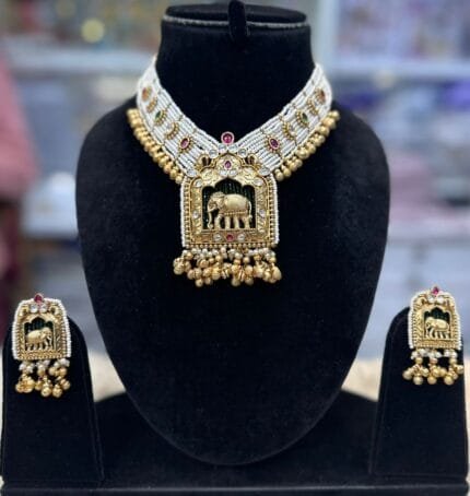 gold-look elephant necklace
