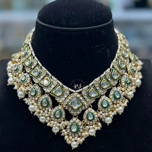 rubela store gold look jewellery best artificial jewellery (36) Gorgeous Kundan Set With Beautiful Earings by Rubela Store - Image 1