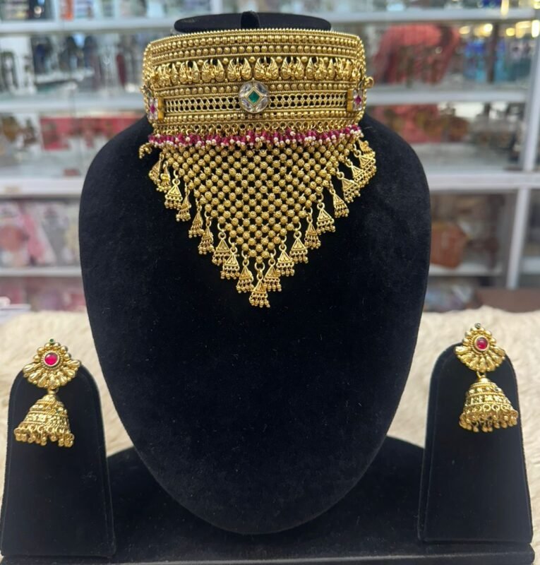 gold-look Padmavati choker set
