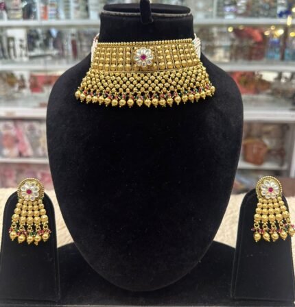 gold-look choker set