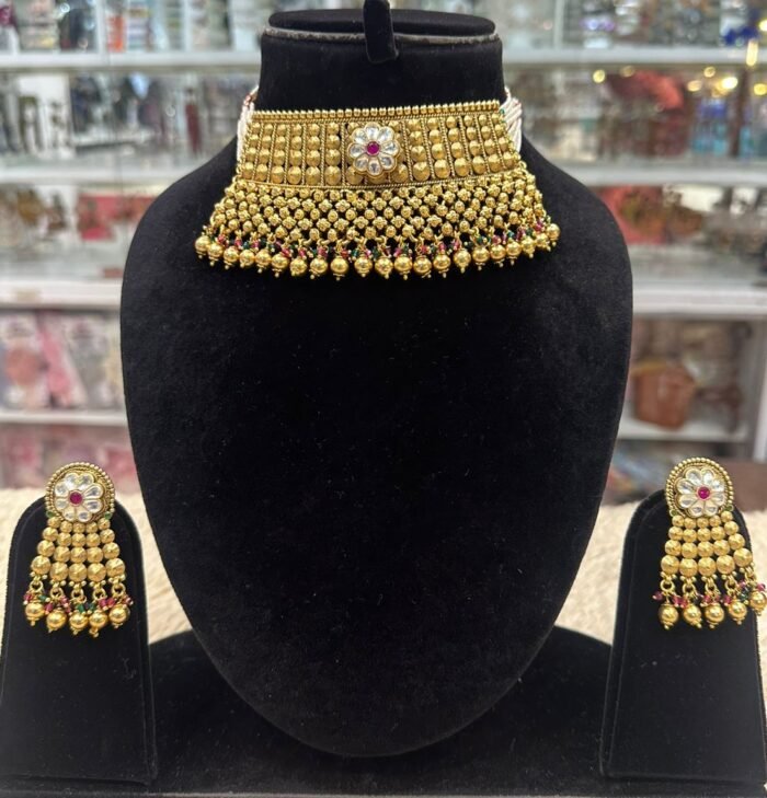 gold-look choker set