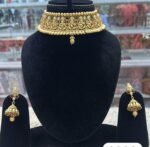gold-look choker set