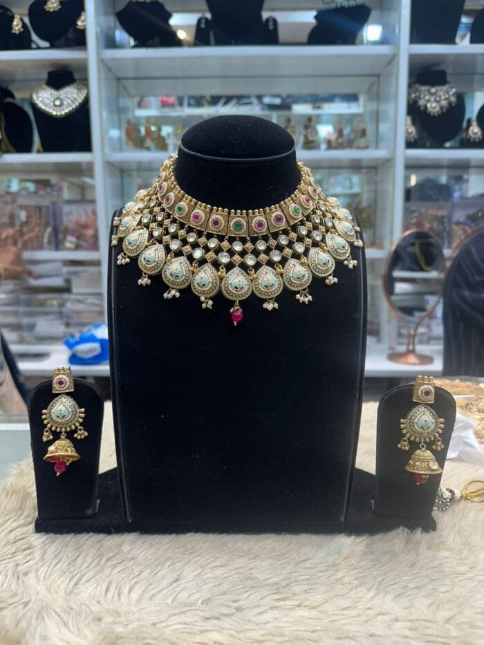 Gold-Look Choker Set