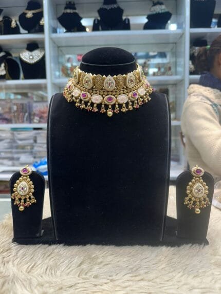 gold-look choker set