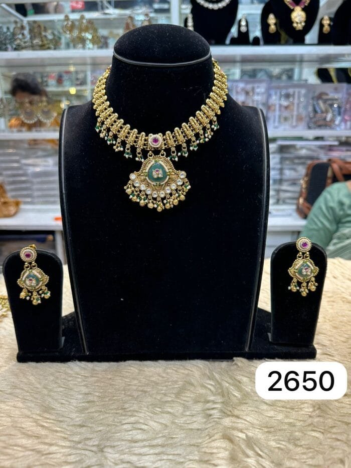Elegant Gold Look Set – Shine with Style - Image 2