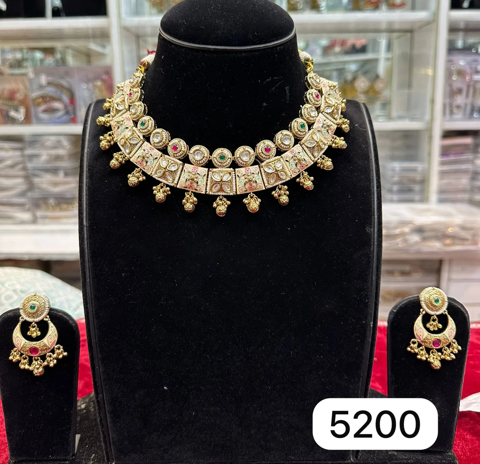 Real Gold Look Mina Kari Short Set – Elegant & Timeless - Image 2