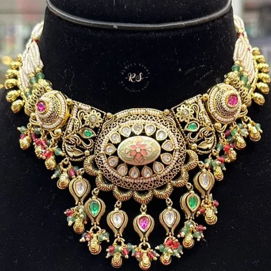 Rubela Glow Like Gold with the Real Look Golden Set - Image 1