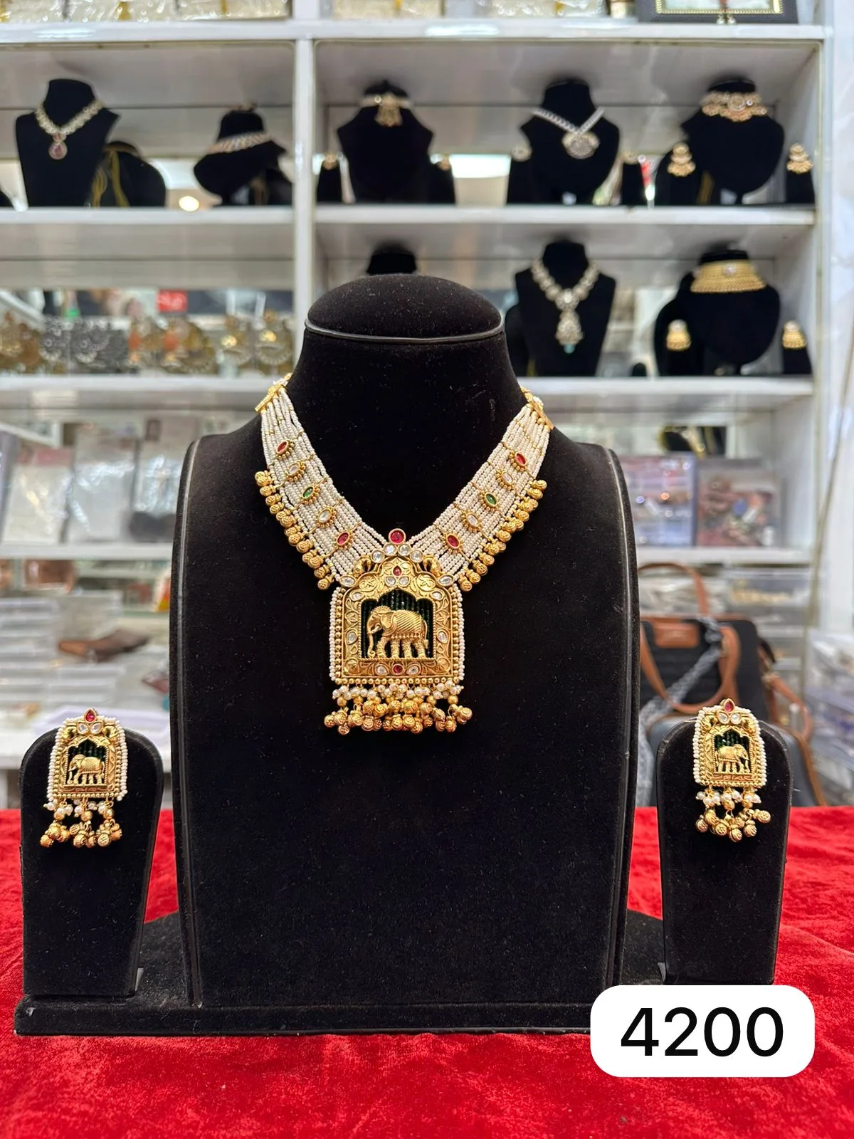 Rubela Royal Glow Real Look Golden Set – Shine with Grace - Image 2