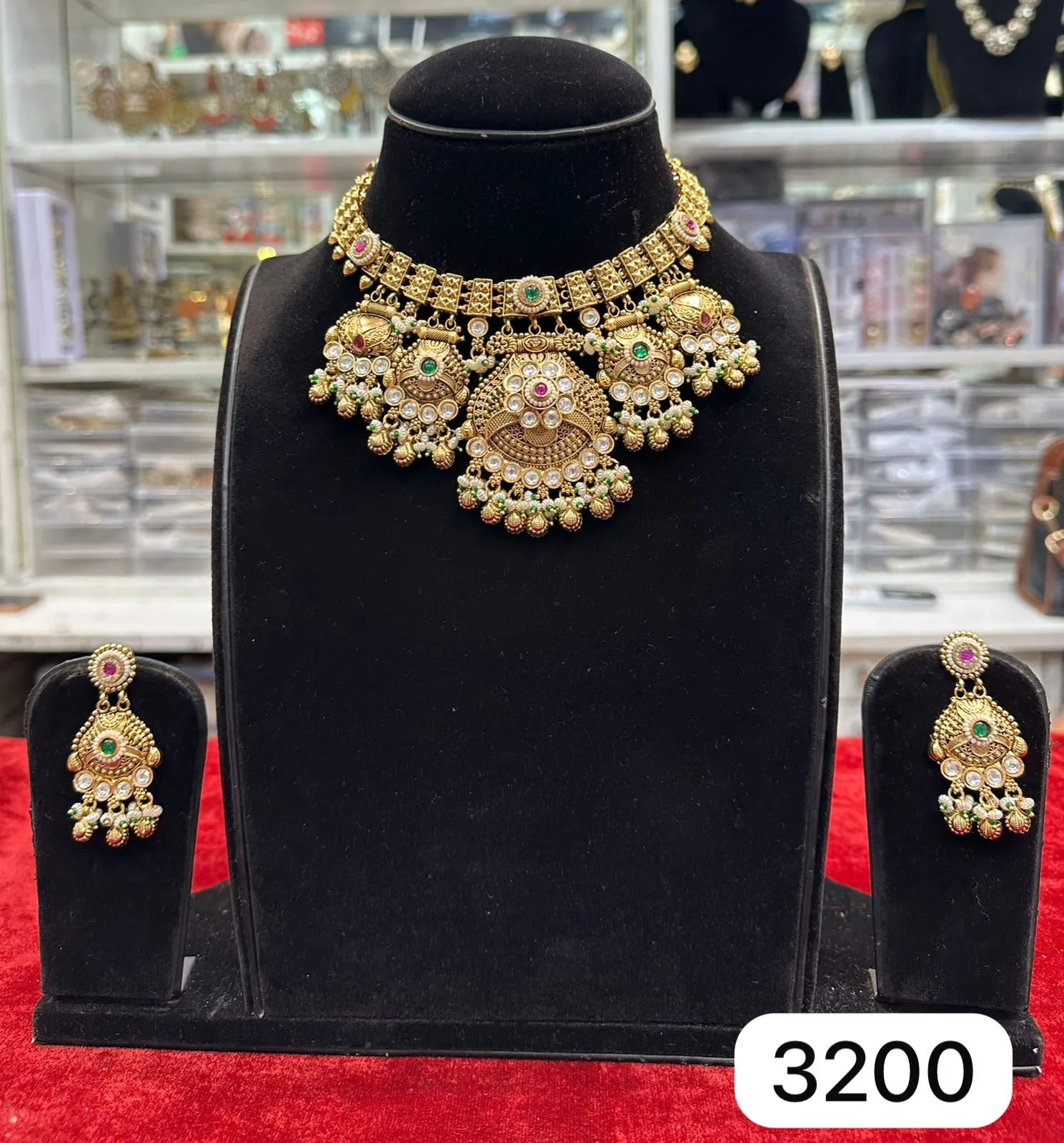 Rubela Turn Heads with the Real Look Golden Heavy Set - Image 2