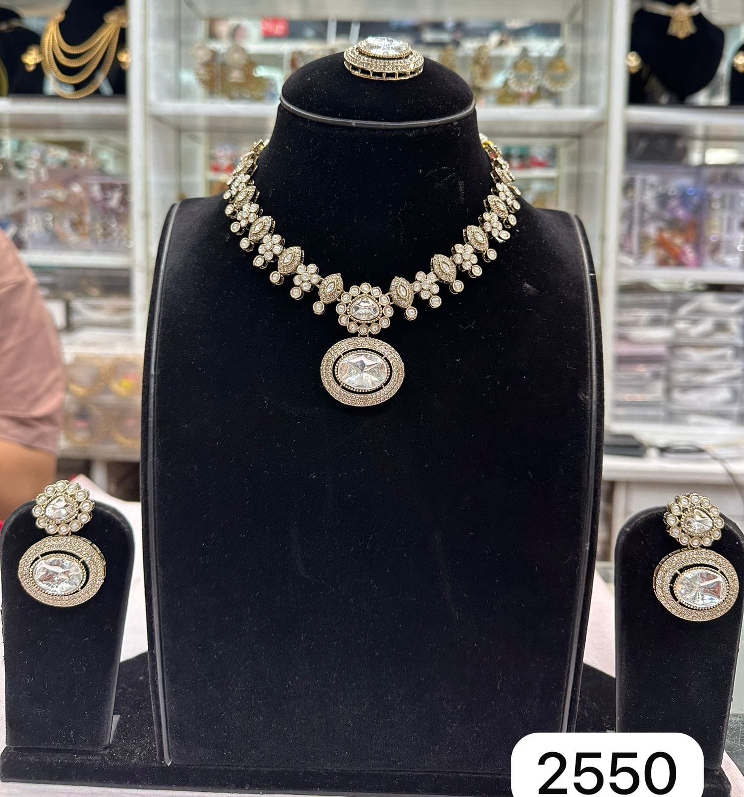 WhatsApp Image 2025-10-11 at 1.10.52 PM (2) Rubela Elegant Real Look Golden Polki Kundan Set – Rubela Store - Image 2