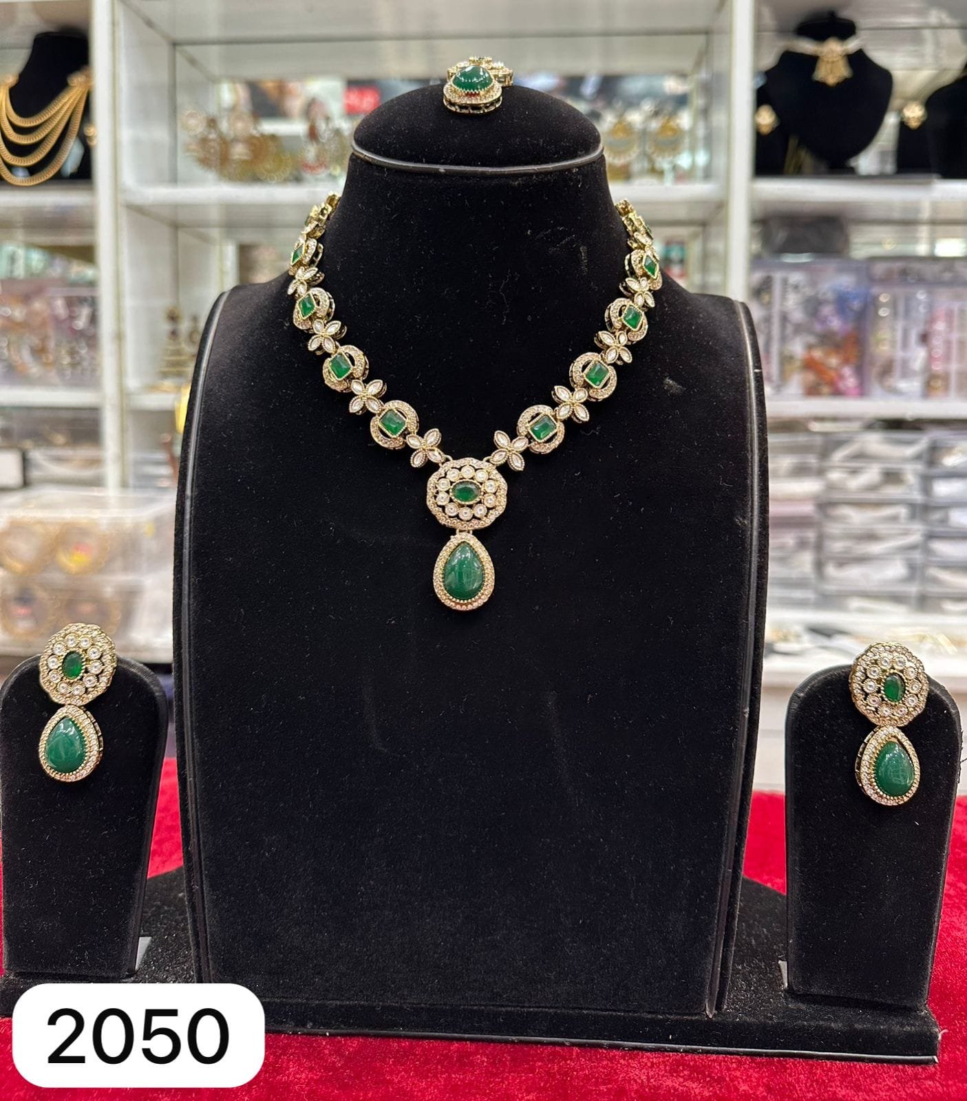 WhatsApp Image 2025-10-11 at 1.10.52 PM (3) Rubela Elegant Golden Polki Kundan Green Set – Rubela Store - Image 2