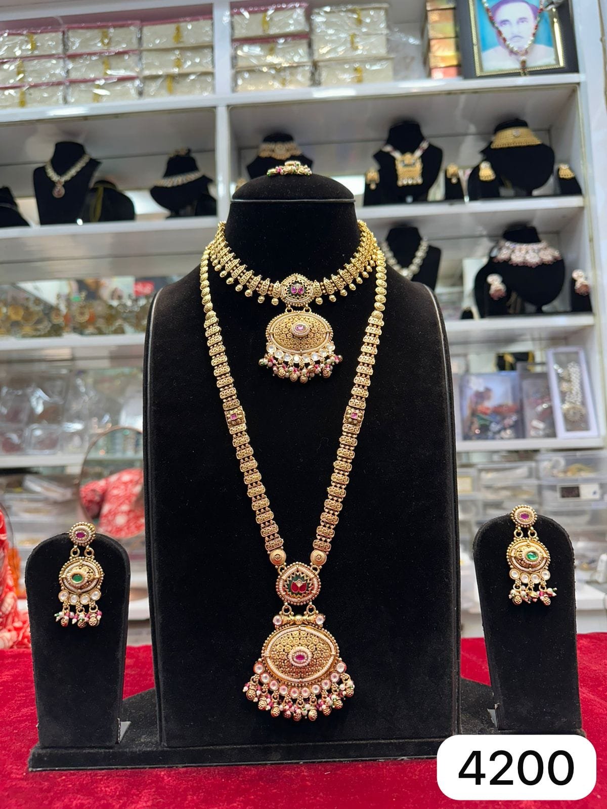 WhatsApp Image 2025-10-19 at 4.24.12 PM (1) Real Look Golden Combo Set – Royal Shine by Rubela - Image 2