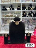 Real Look Heritage Set – Classic Beauty with Royal Style - Image 2