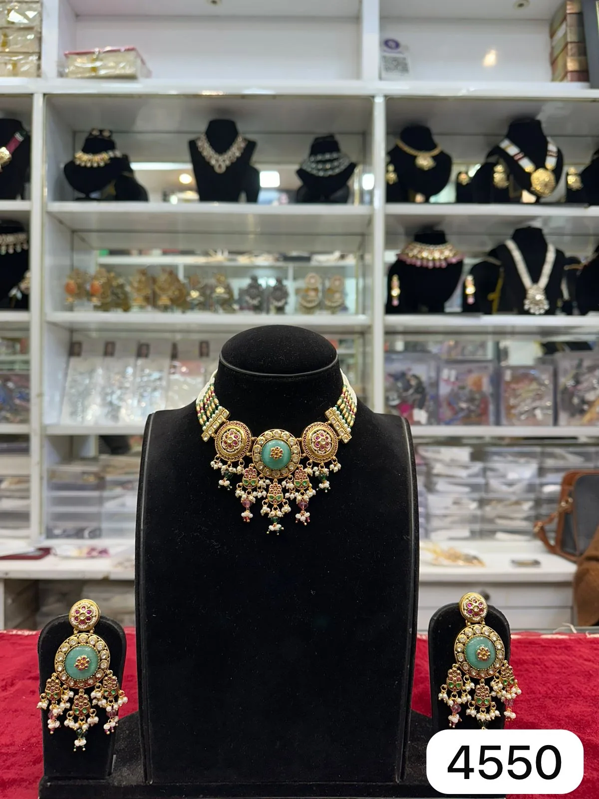 Real Look Heritage Set Timeless Royal Tradition - Image 2